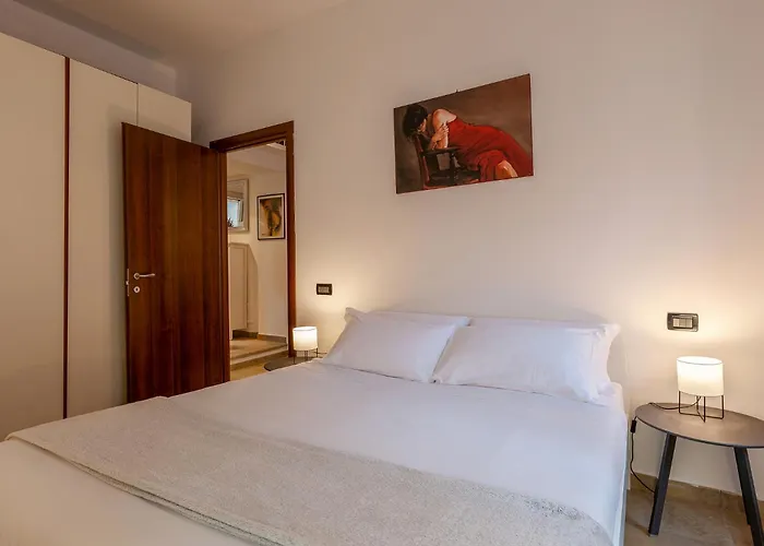 Piramide Cestia Lejlighed