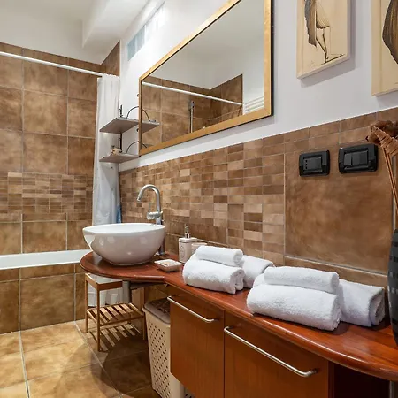 Piramide Cestia Comfort * Rom