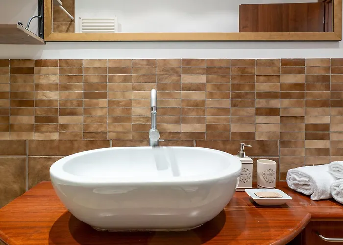 Piramide Cestia Rome