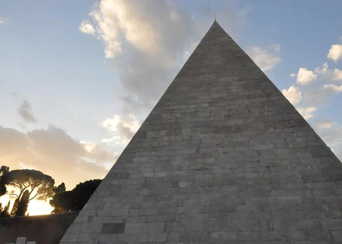 Piramide Cestia